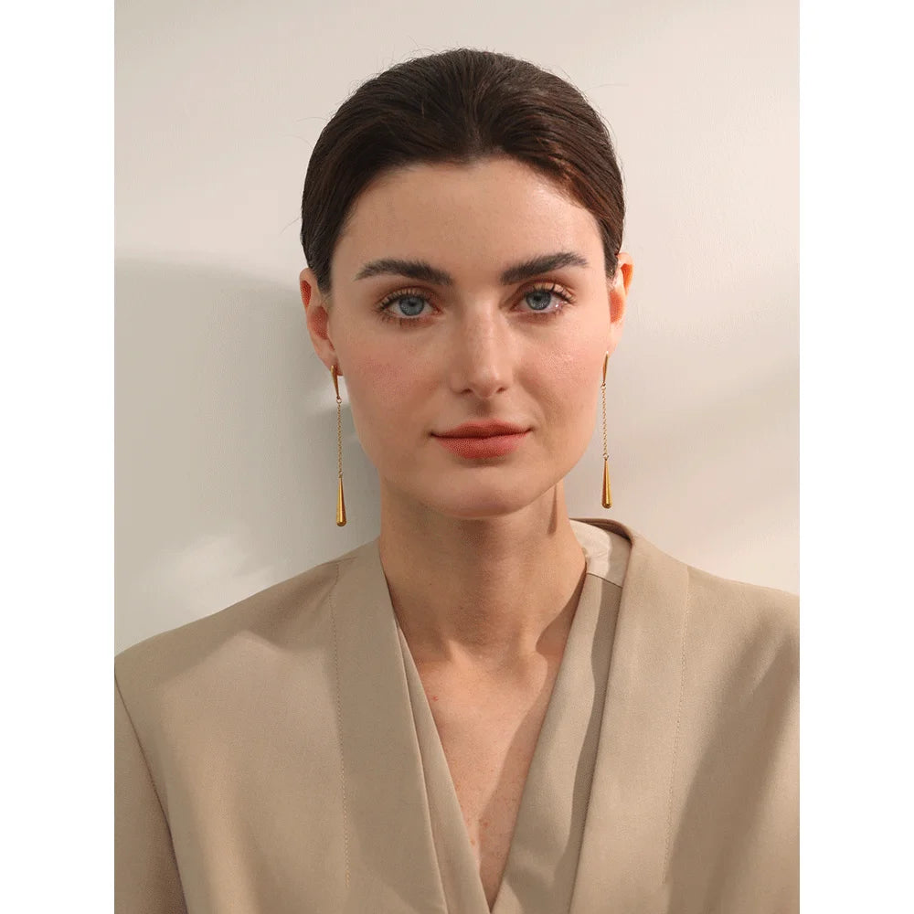 Pendientes Largos de Gota Bañados en Oro 18K — Elegancia Moderna