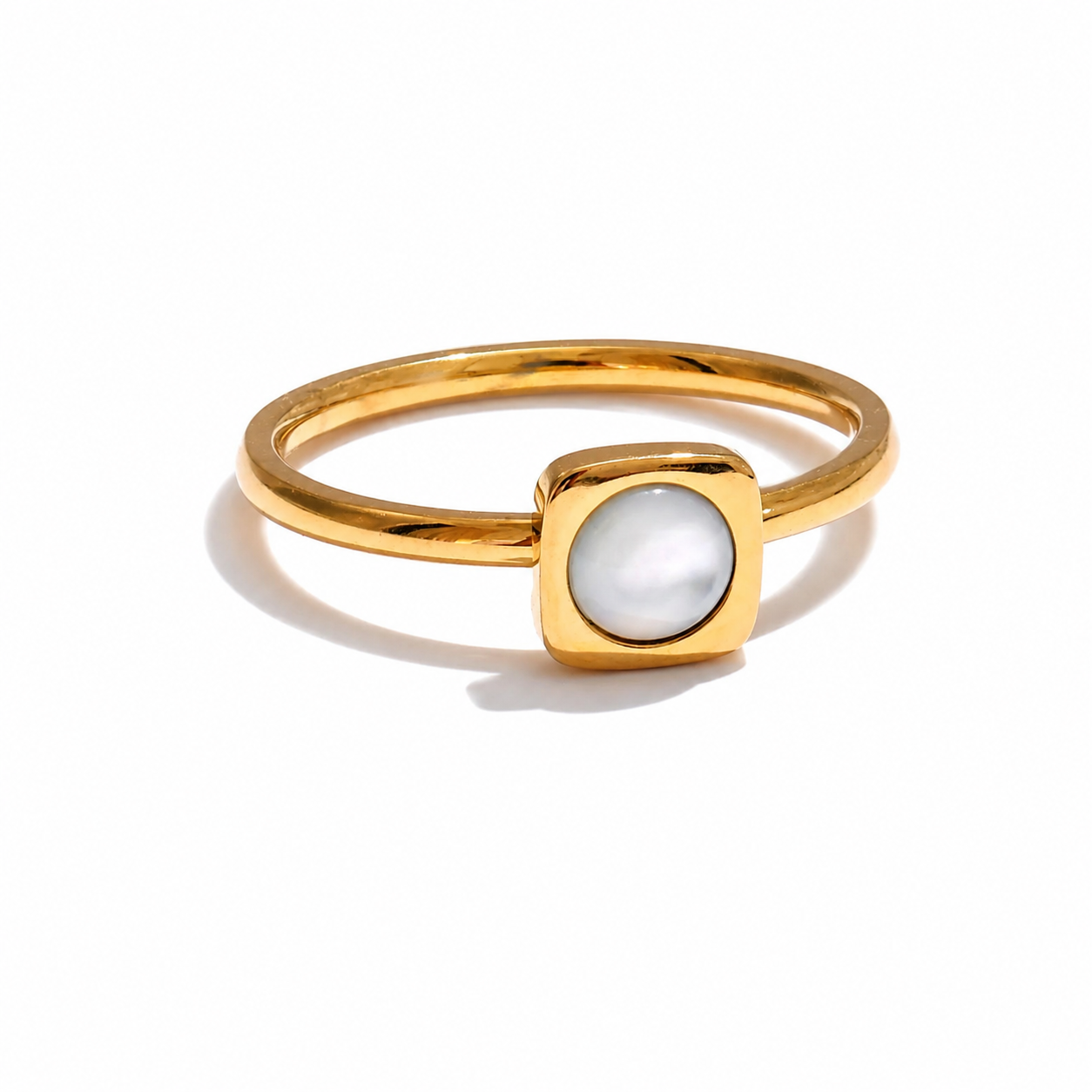 Anillo Cuadrado de Concha Natural Bañado en Oro 18K