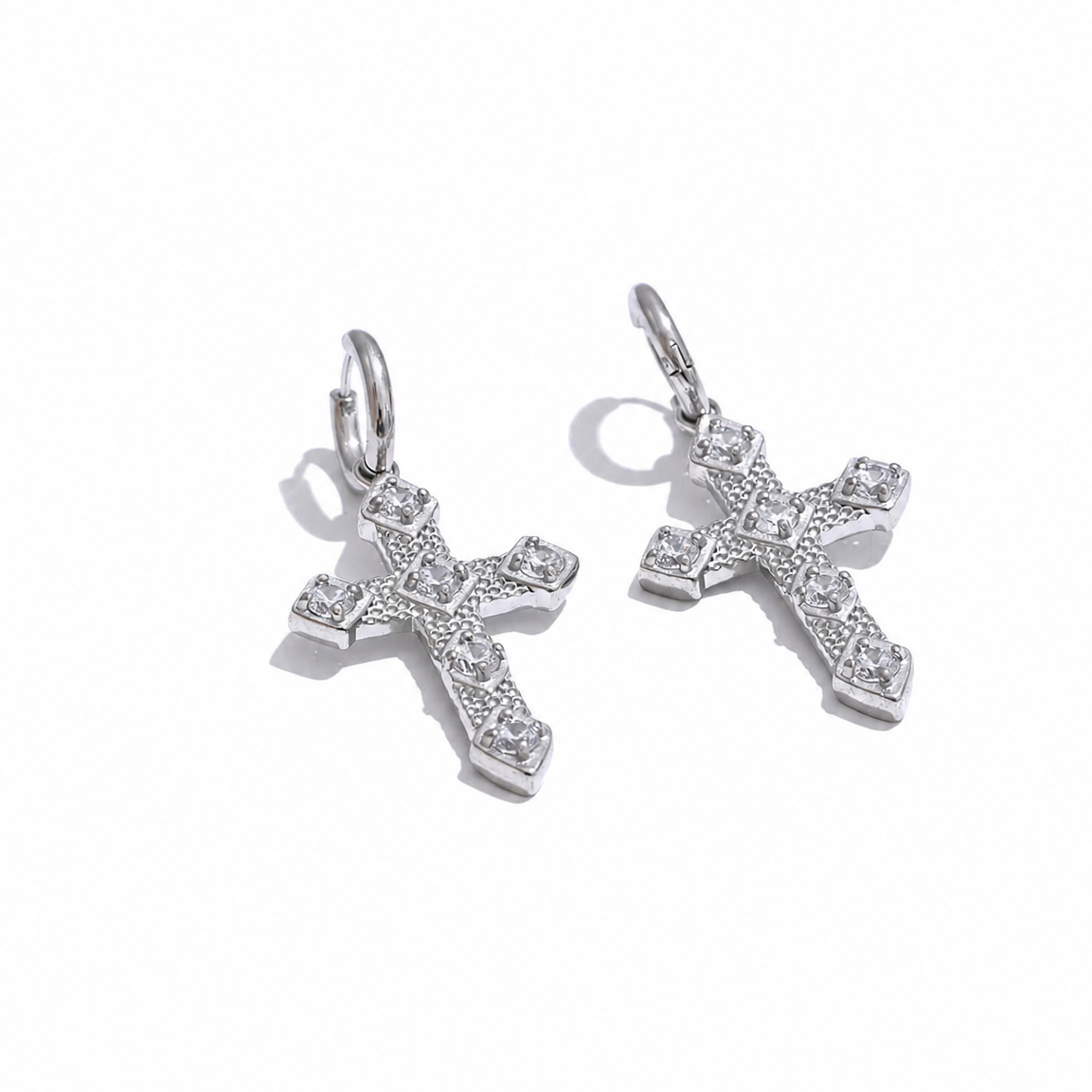 Pendientes de Aro con Cruz y Circonitas Bañados en Oro 18K o Platino — Elegancia Clásica