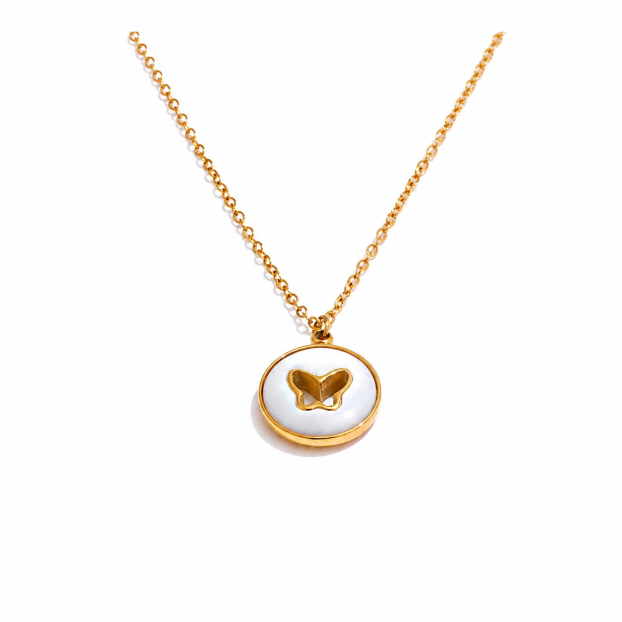 Collar Delicado Bañado en Oro 18K de Mariposa con Concha Natural