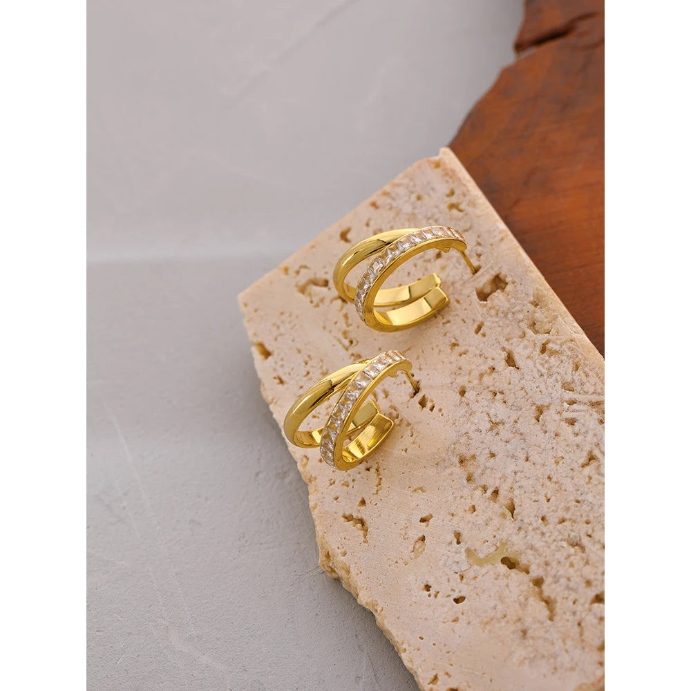 Pendientes Geométricos con Circonitas Bañados en Oro 18K o Platino — Elegancia Delicada