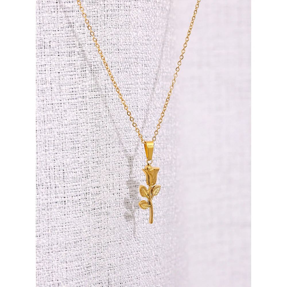 Collar Floral Elegante Bañado en Oro 18K