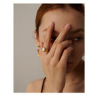 Anillo Redondo de Concha Natural Bañado en Oro 18K  — Elegancia Francesa