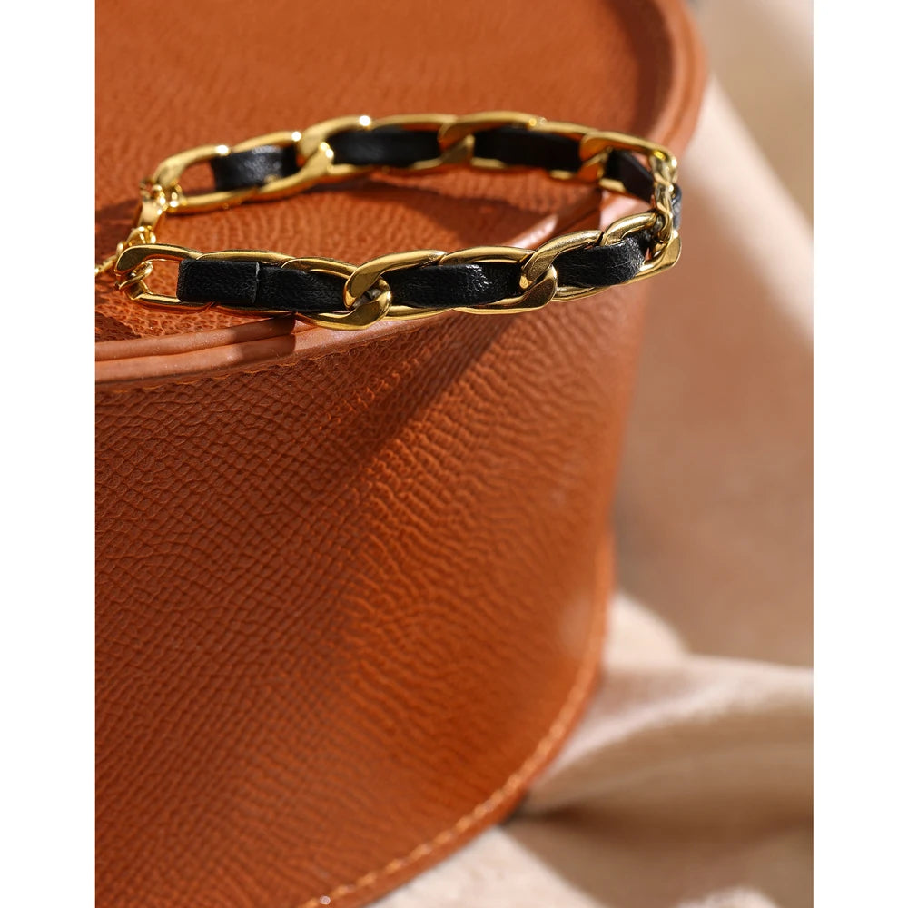 Pulsera de Cuero y Cadena Bañada en Oro 18K o Platino — Estilo Statement Chic