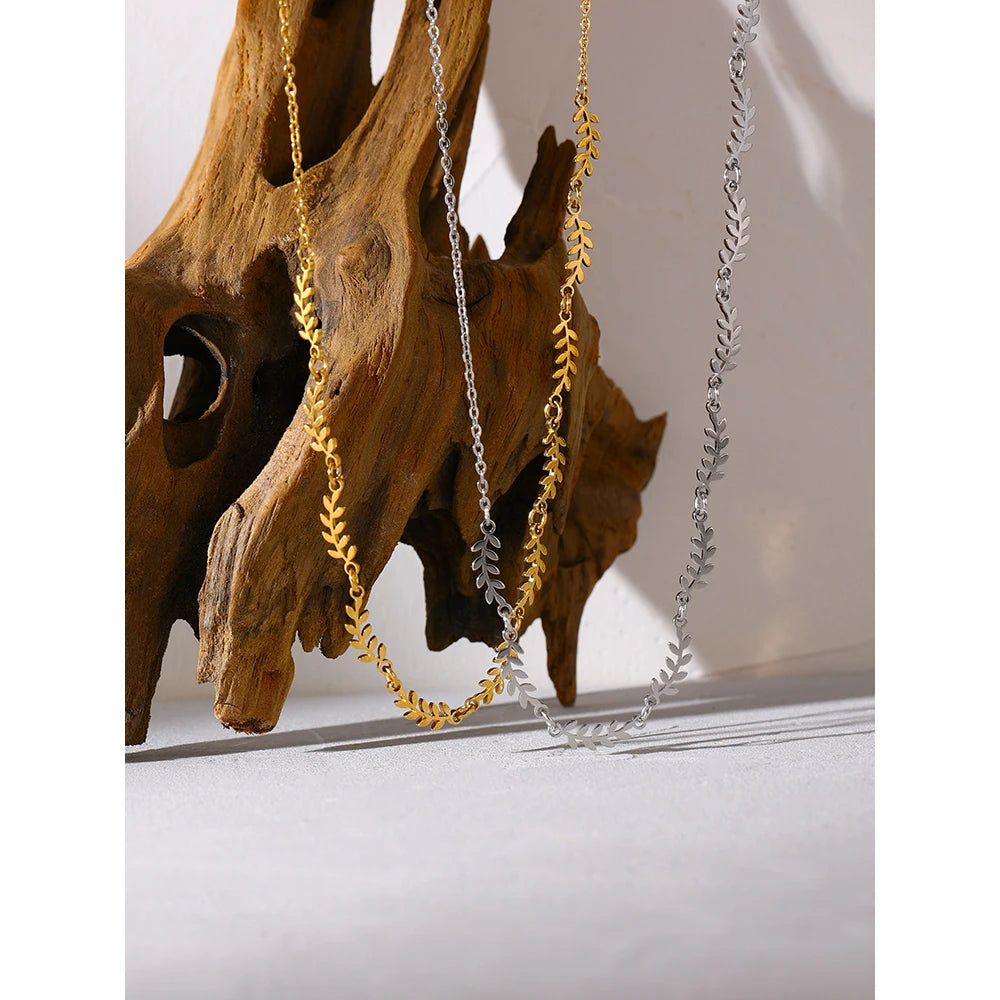 Collar de Hojas Bañado en Oro 18K o Platino — Elegancia Natural