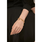Pulsera Cruz en Capas Bañada en Oro 18K — Estilo Trendy Chic