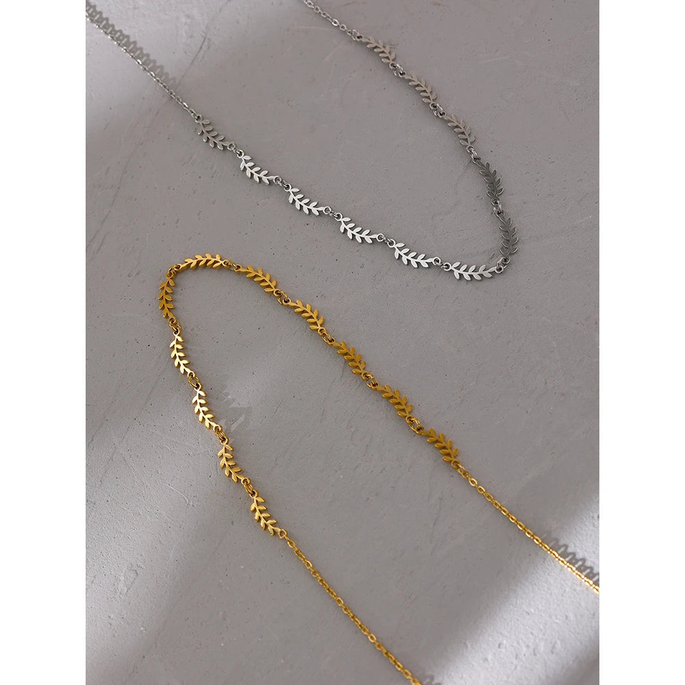 Collar de Hojas Bañado en Oro 18K o Platino — Elegancia Natural