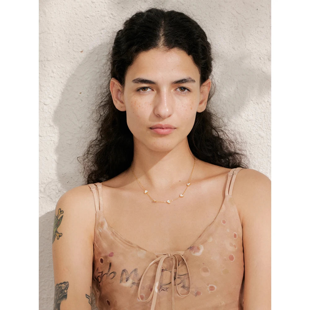 Collar de Concha Doble Cara Bañado en Oro — Elegancia Minimalista