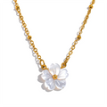 Collar Flor de Concha Natural Bañado en Oro 18K