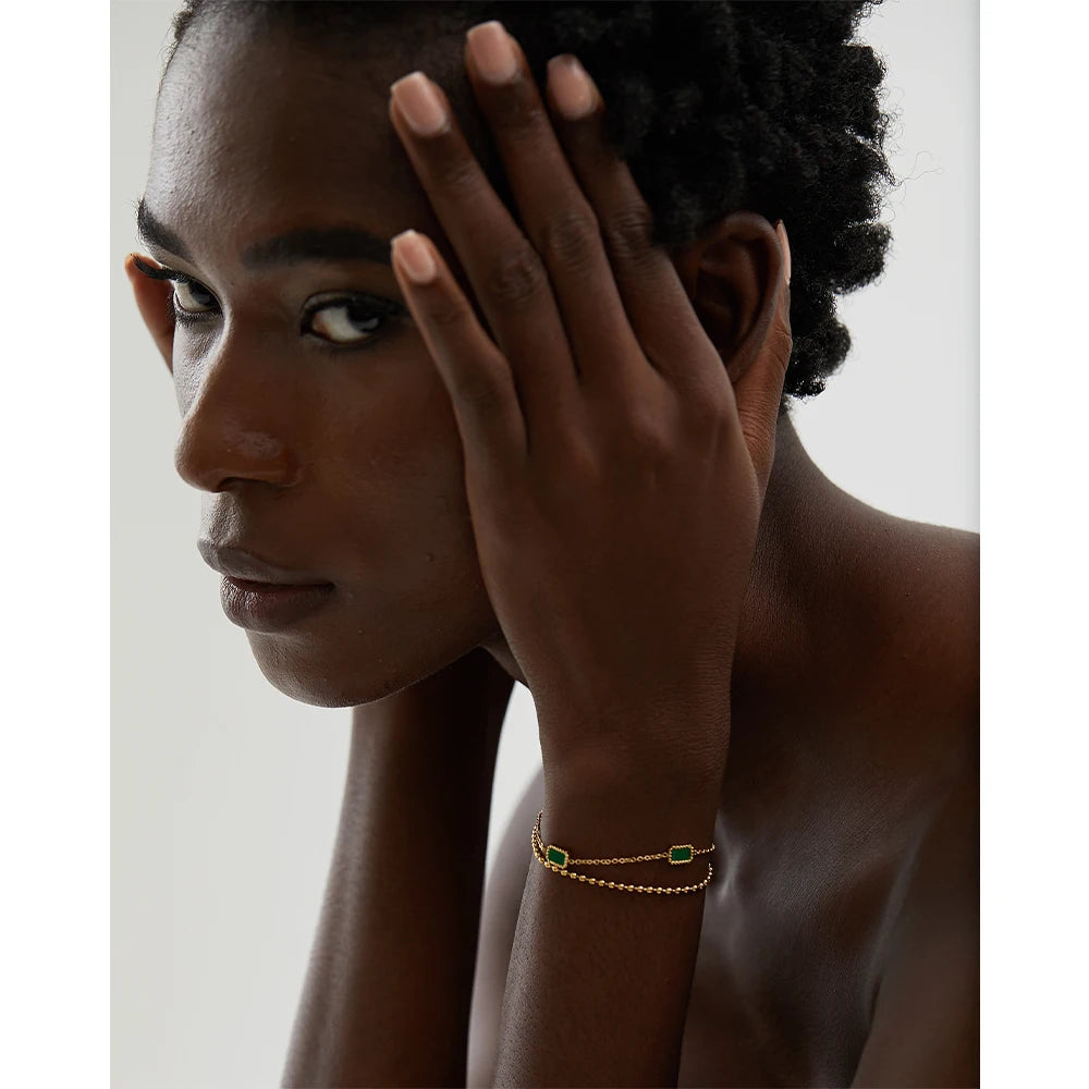 Pulsera Fashion con Charm Acrílico Bañada en Oro 18K — Estilo Trendy
