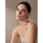 Collar Delicado Bañado en Oro 18K de Mariposa con Concha Natural