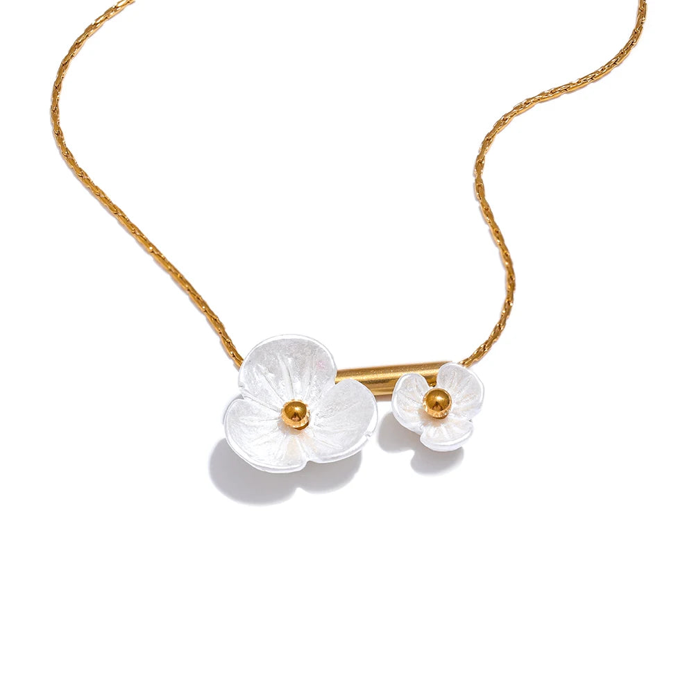 Collar Flor Romántica con Baño de Oro Real 18K