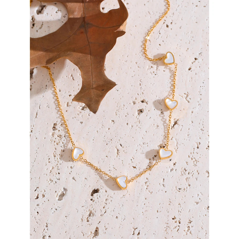 Collar de Concha Doble Cara Bañado en Oro — Elegancia Minimalista