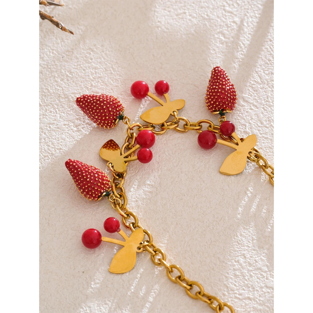 Collar de Cerezas y Fresas Bañado en Oro 18K — Estilo Dulce y Chic
