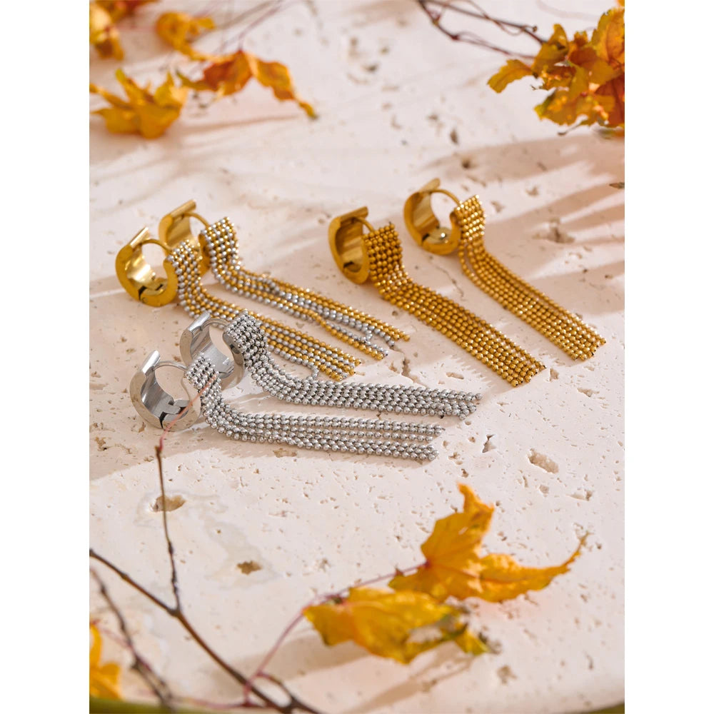 Pendientes Largos con Flecos Bañados en Oro 18K o Platino — Estilo Trendy
