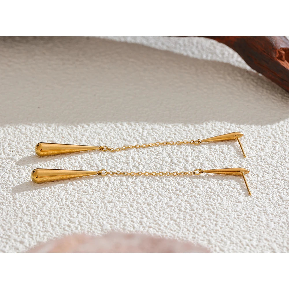 Pendientes Largos de Gota Bañados en Oro 18K — Elegancia Moderna