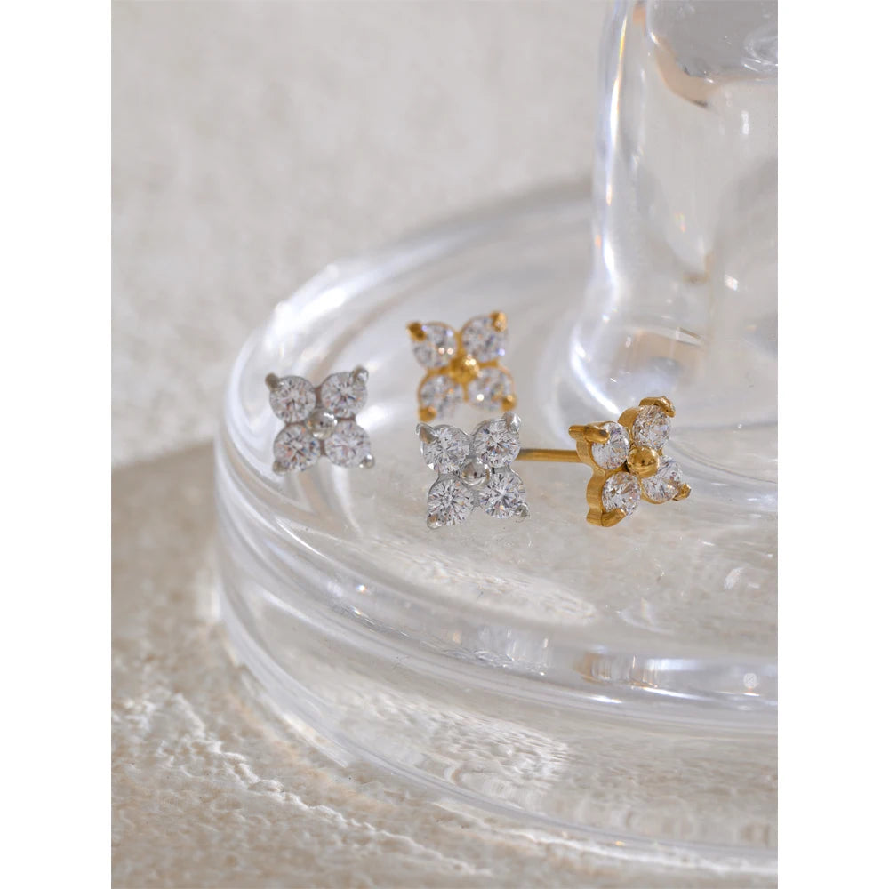 Pendientes Florales con Circonitas Bañados en Oro 18K o Platino— Elegancia Delicada