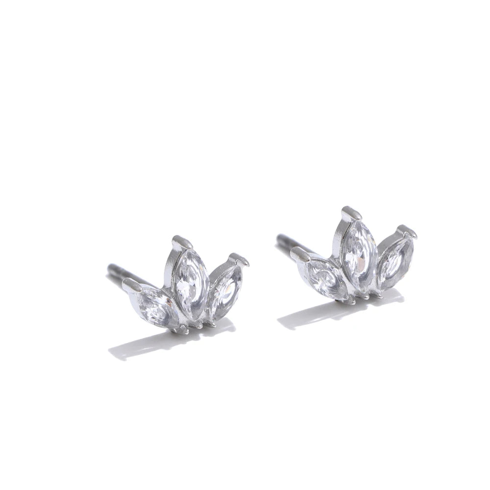 Pendientes Pequeños de Flor con Circonitas Bañados en Oro 18K o Platino — Estilo Coreano