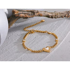 Pulsera Corazón de Concha Natural Bañada en Oro 18K — Elegancia Delicada