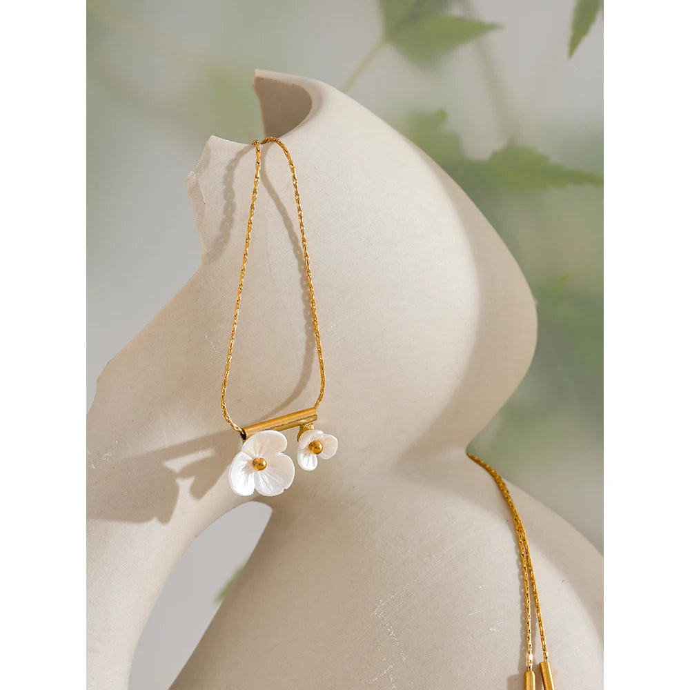 Collar Flor Romántica con Baño de Oro Real 18K