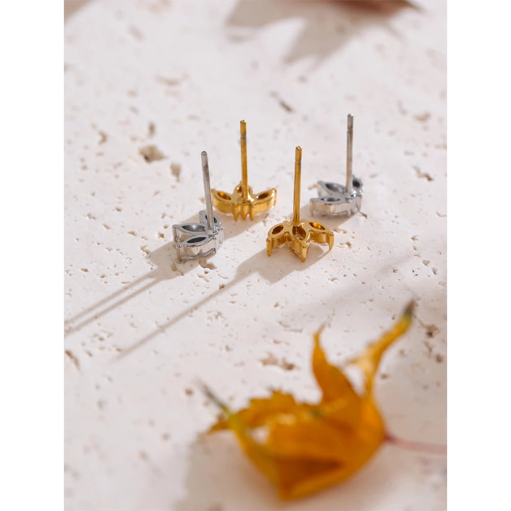 Pendientes Pequeños de Flor con Circonitas Bañados en Oro 18K o Platino — Estilo Coreano