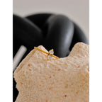 Anillo Fino con Circonita Bañado en Oro 18K — Elegancia Delicada