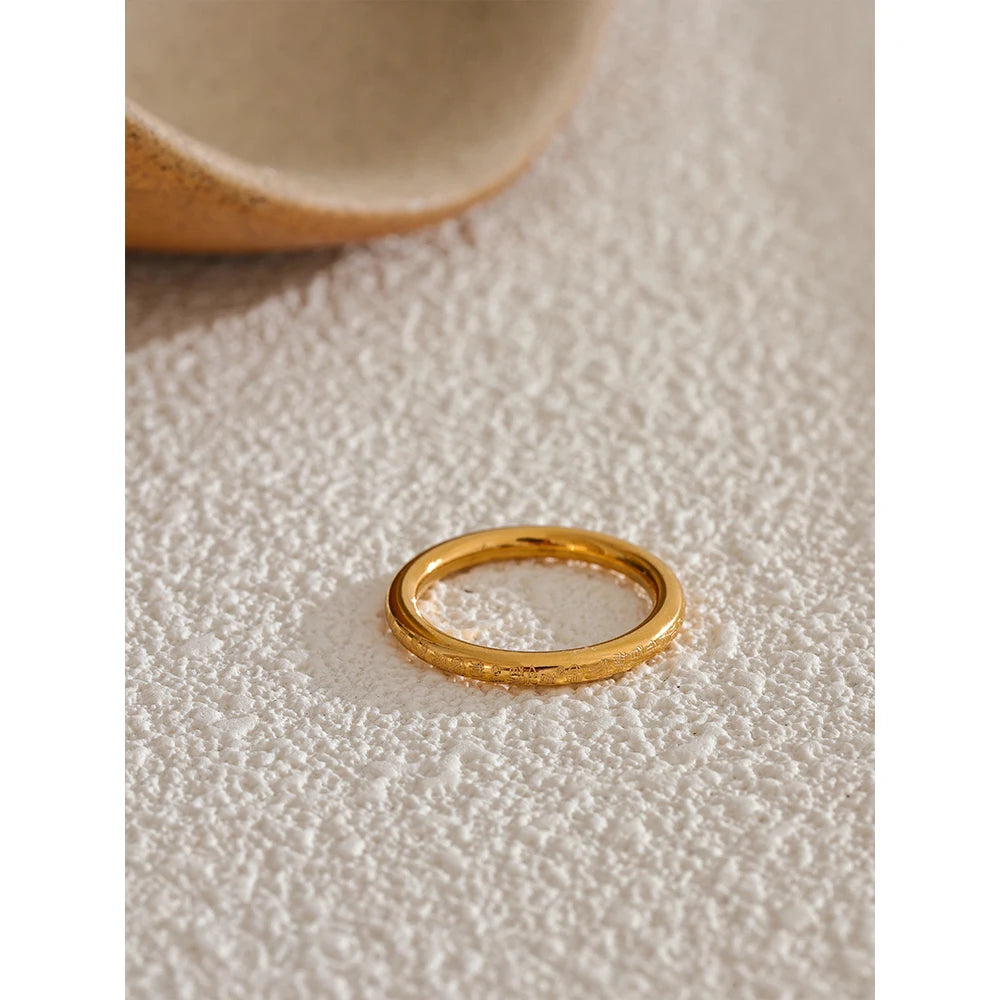 Anillo Fu de Buena Suerte Bañado en Oro 18K — Símbolo de Prosperidad