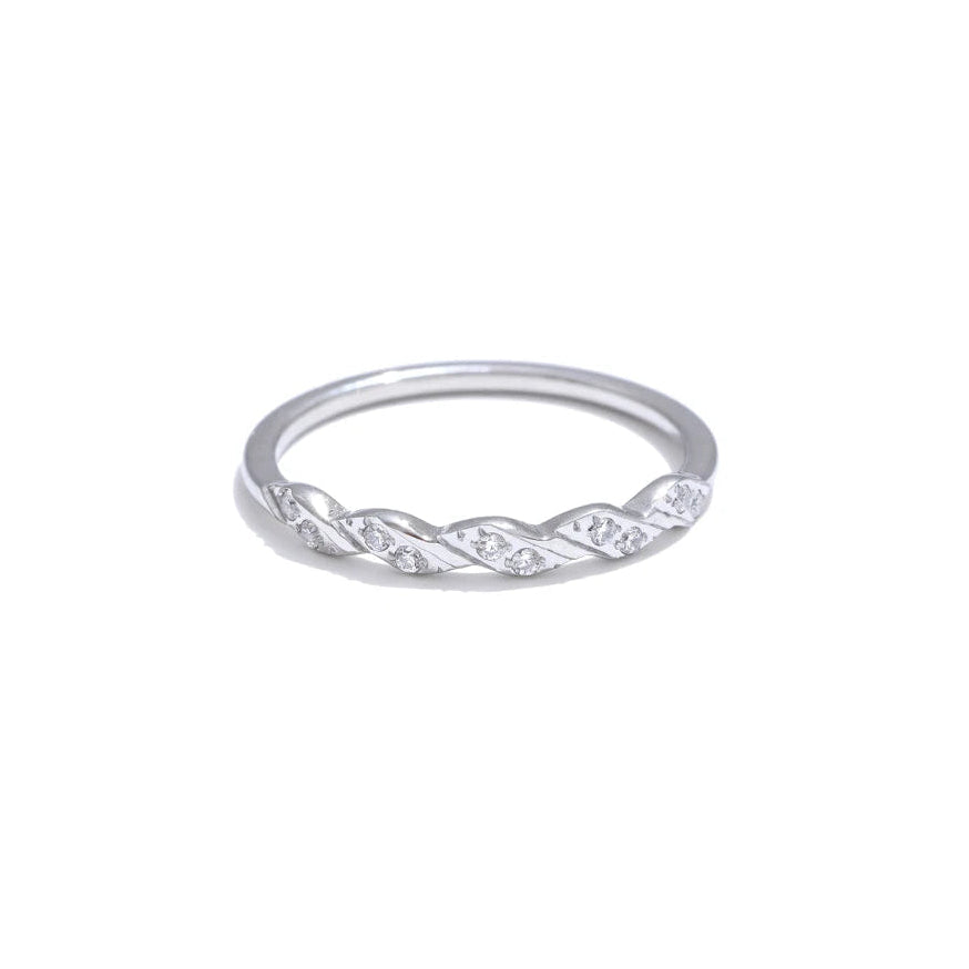Anillo Ondulado con Circonitas Bañado en Oro 18K o Platino