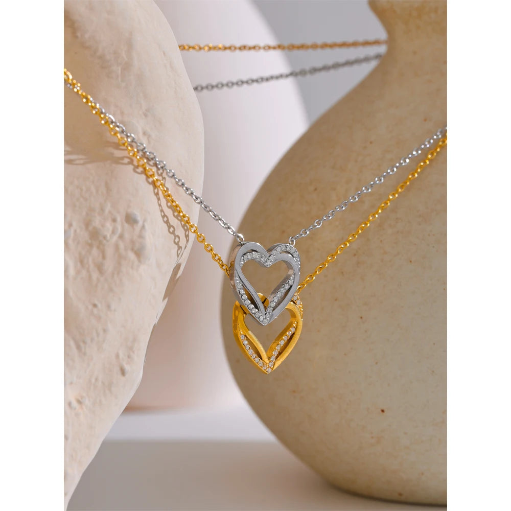 Collar Bañado en Oro 18K o Platino de Corazón Calado con Circonitas — Elegancia Romántica