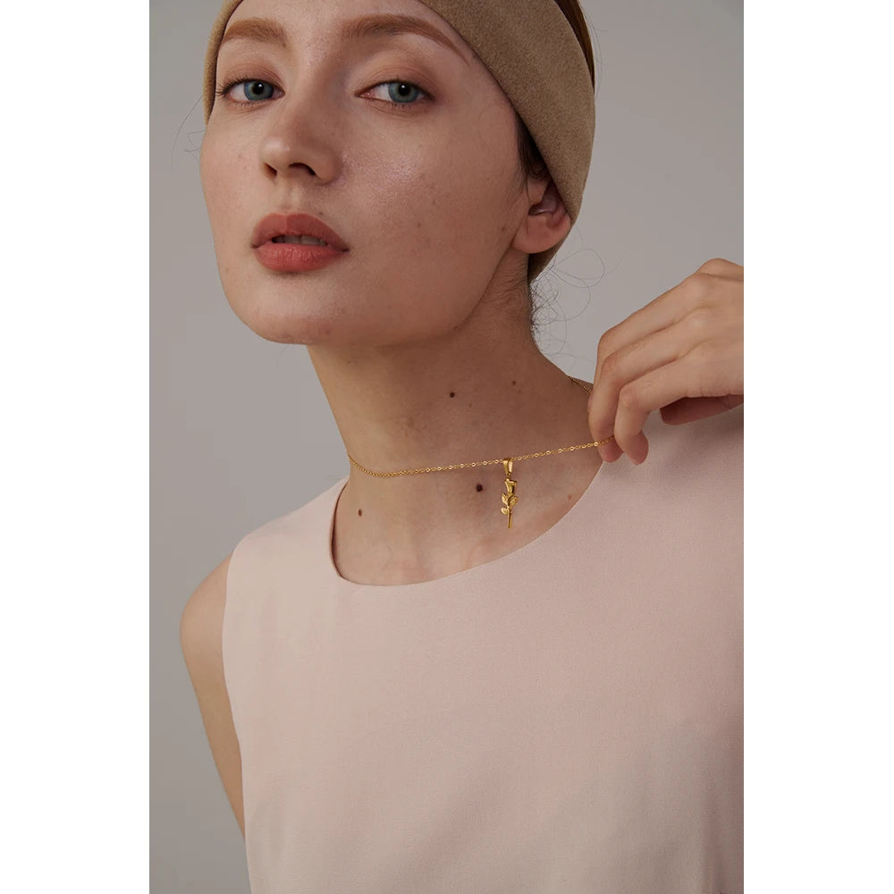 Collar Floral Elegante Bañado en Oro 18K