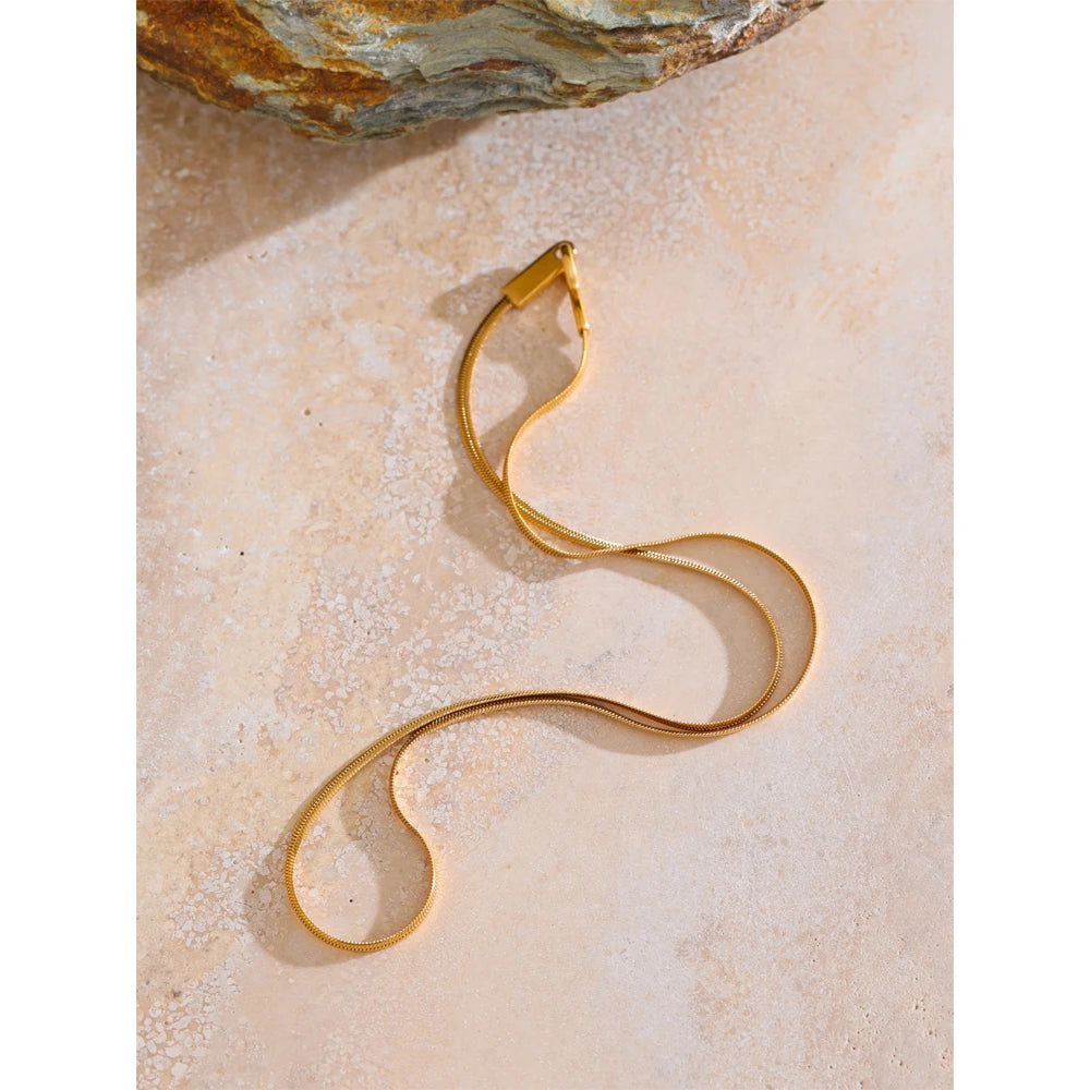Collar Bañado en Oro 18K — Elegancia Minimalista