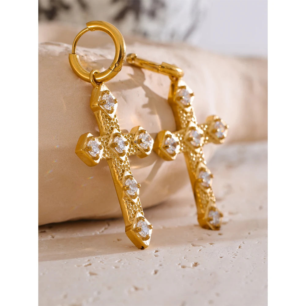 Pendientes de Aro con Cruz y Circonitas Bañados en Oro 18K o Platino — Elegancia Clásica