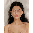 Pendientes de Aro con Cruz y Circonitas Bañados en Oro 18K o Platino — Elegancia Clásica