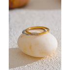 Anillo Geométrico con Circonitas Bañado en Oro 18K o Platino — Elegancia Minimalista