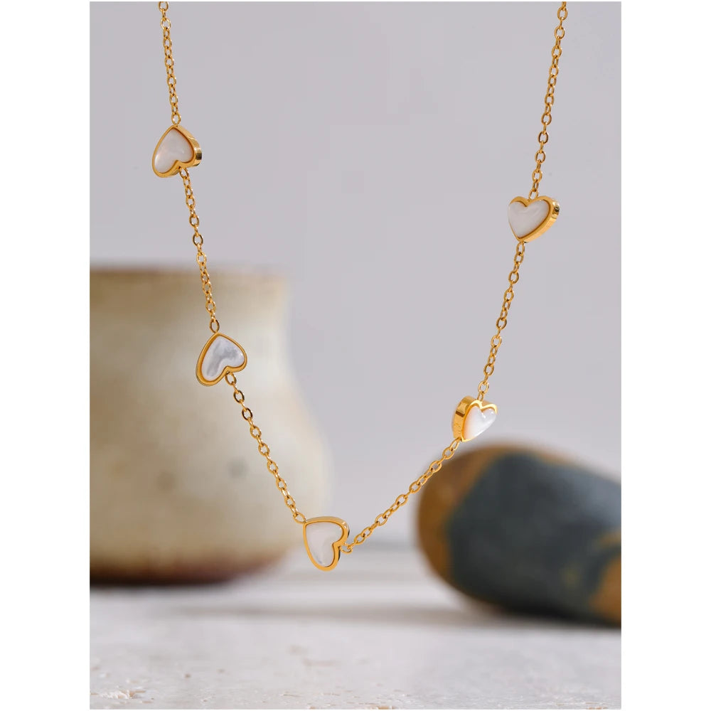 Collar de Concha Doble Cara Bañado en Oro — Elegancia Minimalista