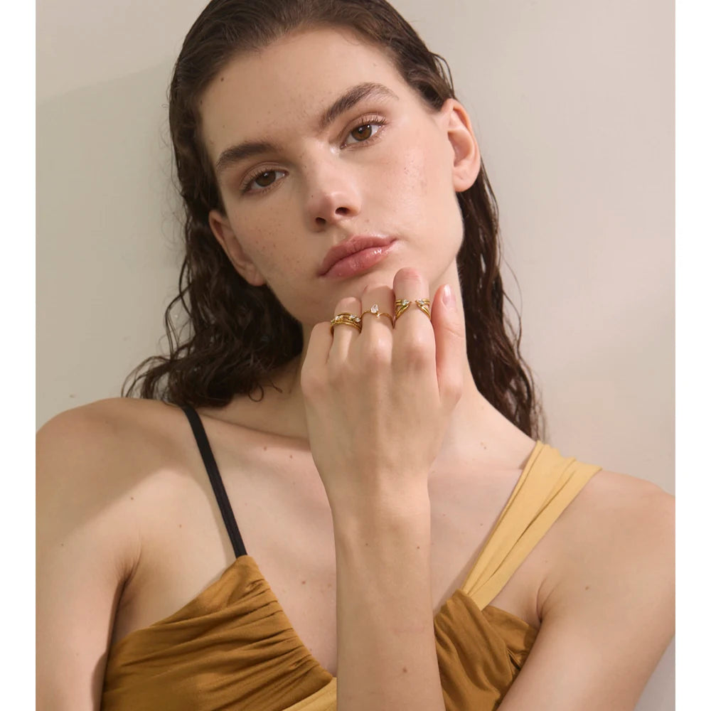 Anillo Elegante Fino Bañado en Oro 18K — Estilo Sofisticado