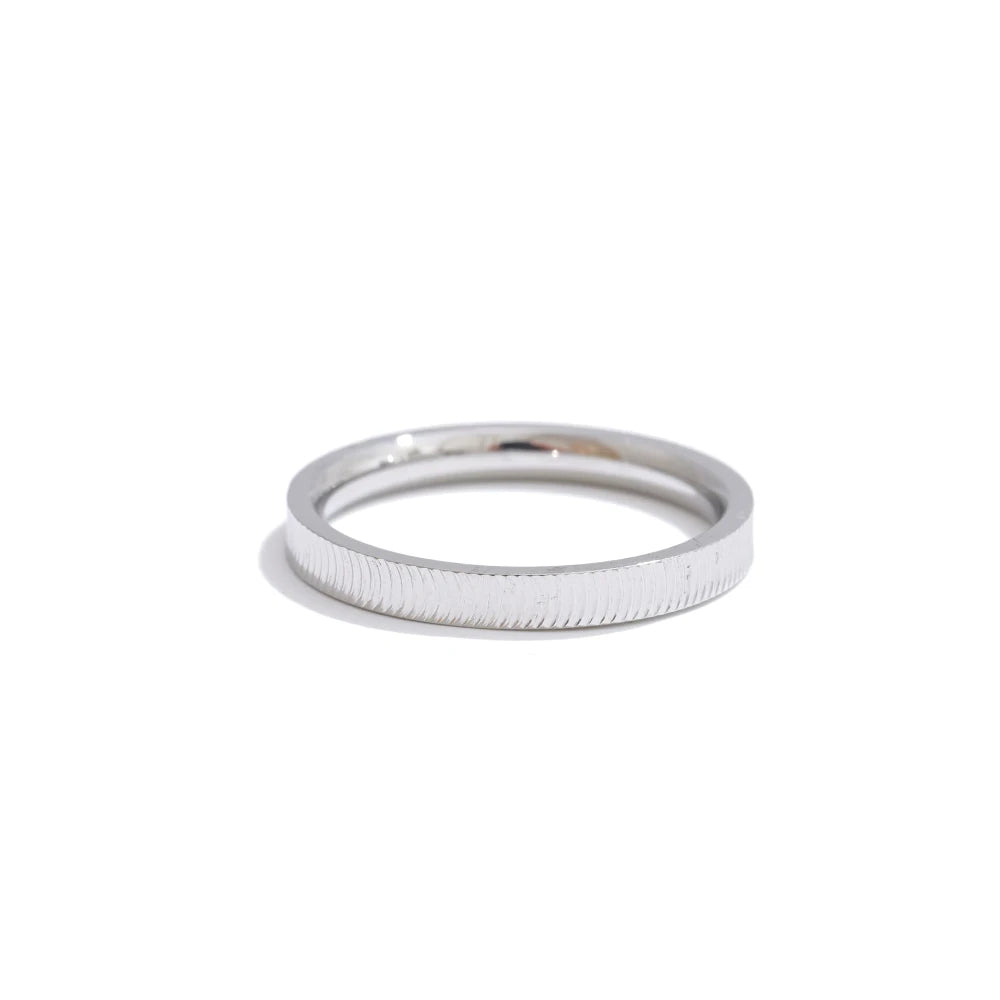 Anillo Redondo Minimalista Bañado en Oro 18K — Elegancia Atemporal
