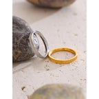 Anillo Redondo Minimalista Bañado en Oro 18K — Elegancia Atemporal