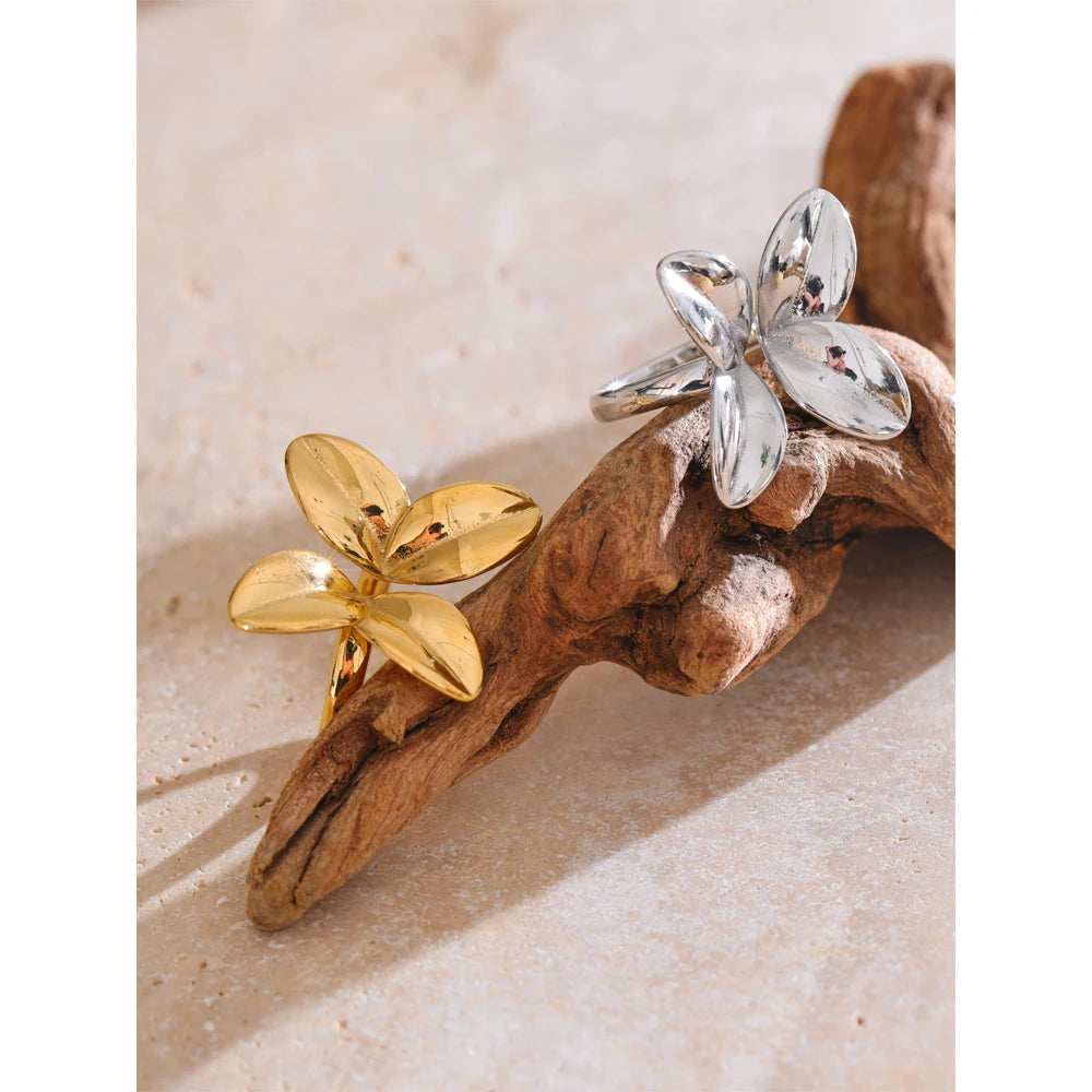 Anillo Floral Ajustable Bañado en Oro 18K o Platino— Elegancia Minimalista