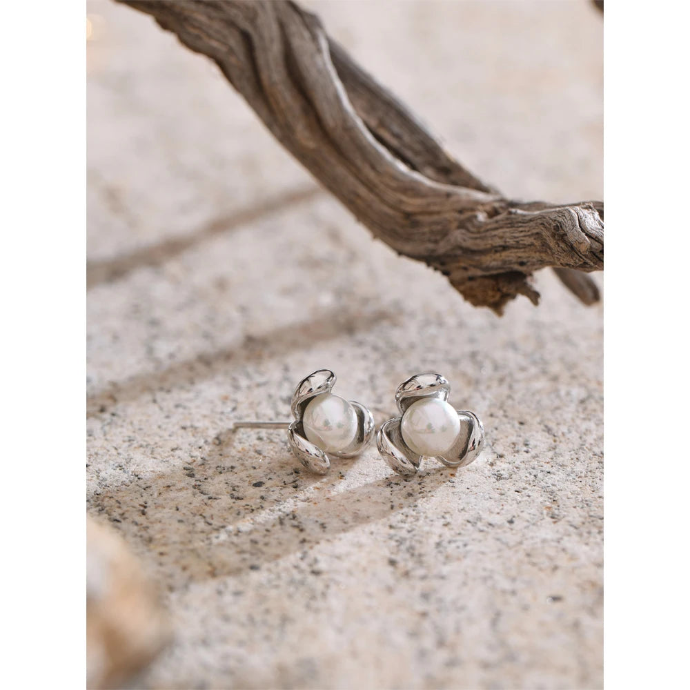 Pendientes Florales con Perlas Bañados en Oro 18K