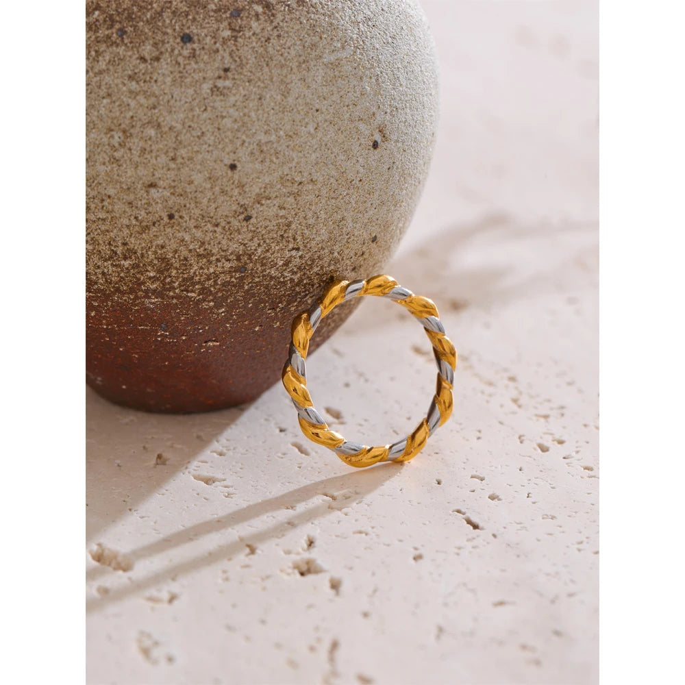 Anillo Minimalista Bañado en Oro 18K