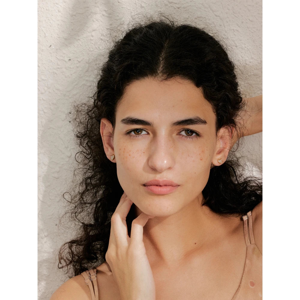 Pendientes Pequeños de Flor con Circonitas Bañados en Oro 18K o Platino — Estilo Coreano