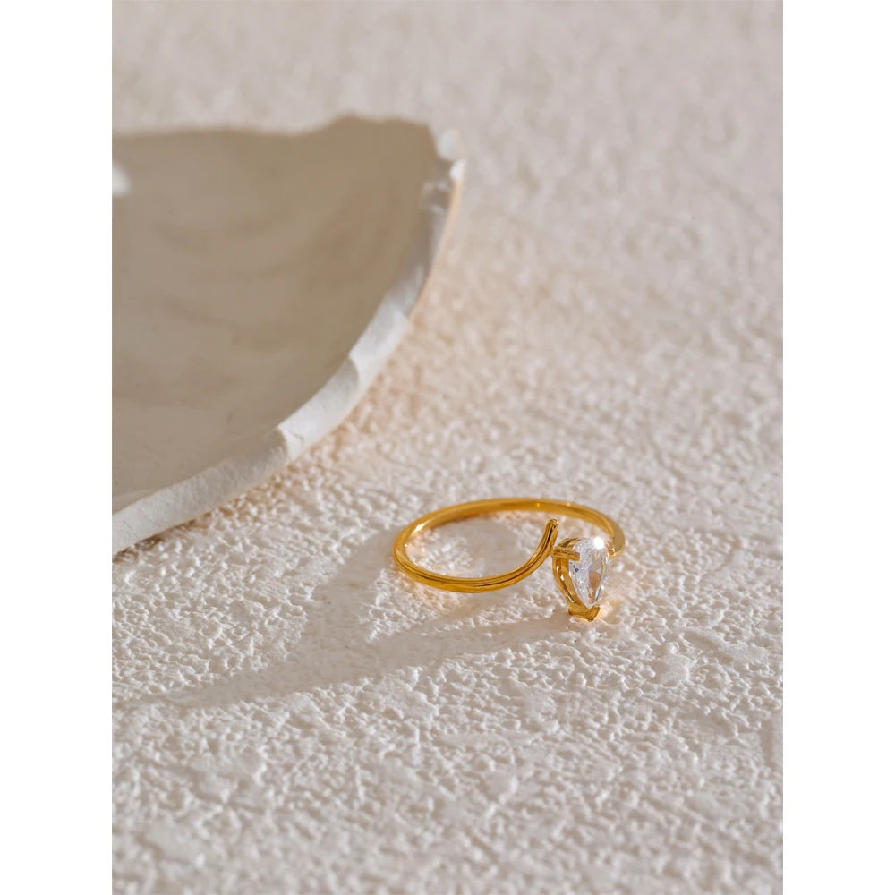 Anillo Elegante Fino Bañado en Oro 18K — Estilo Sofisticado