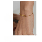 Pulsera Minimalista Bañada en Oro 18K