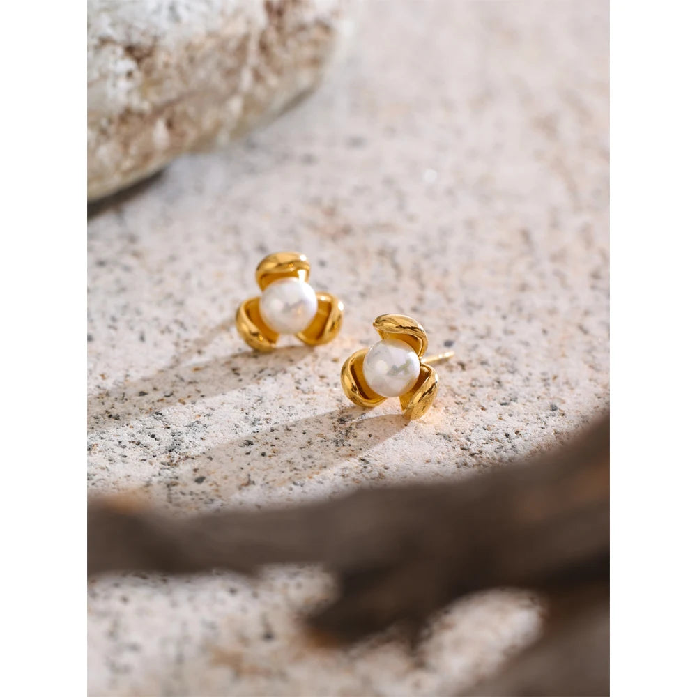 Pendientes Florales con Perlas Bañados en Oro 18K