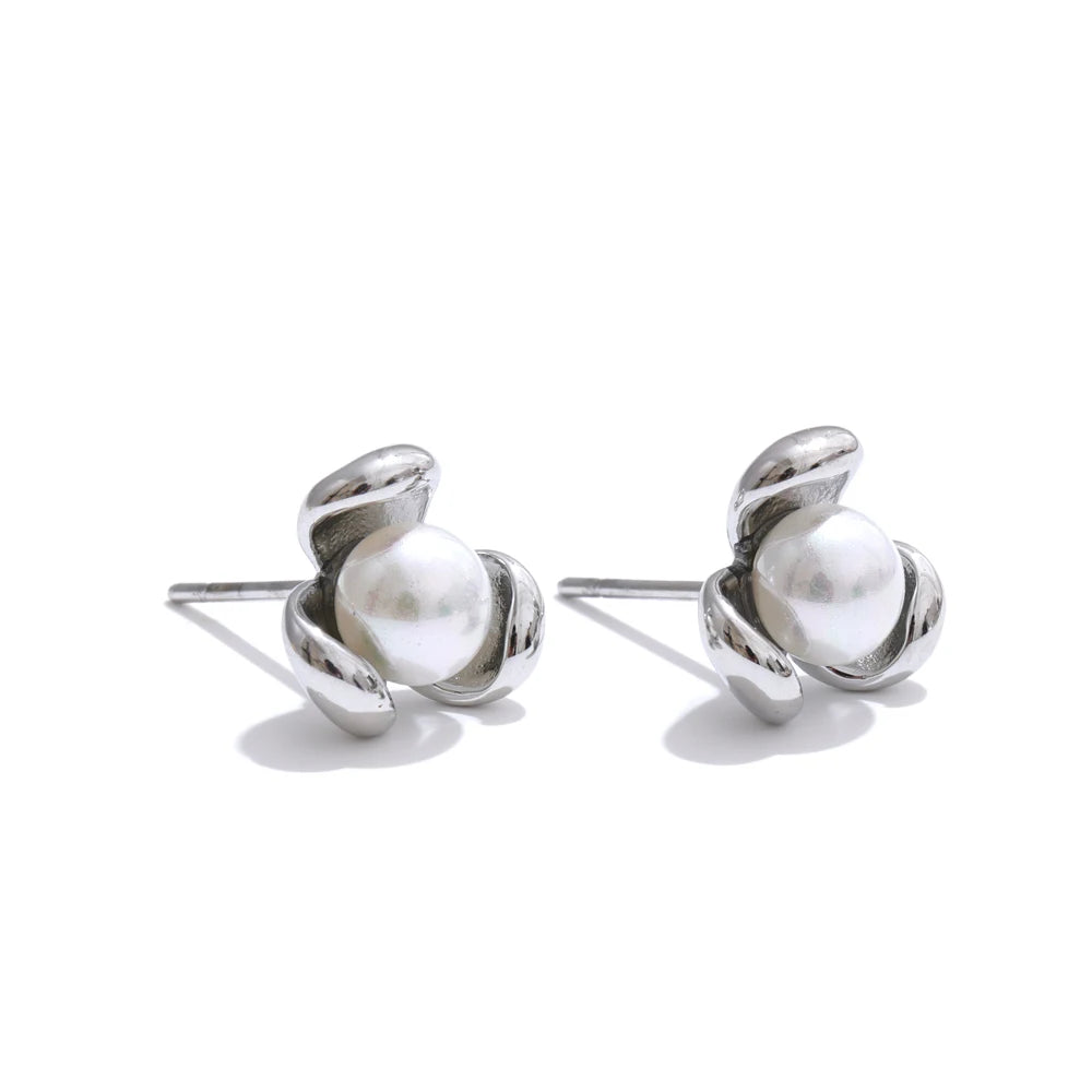 Pendientes Florales con Perlas Bañados en Oro 18K