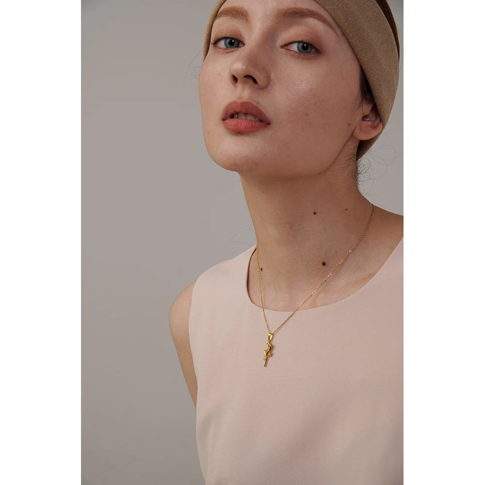 Collar Floral Elegante Bañado en Oro 18K
