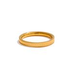 Anillo Redondo Minimalista Bañado en Oro 18K — Elegancia Atemporal