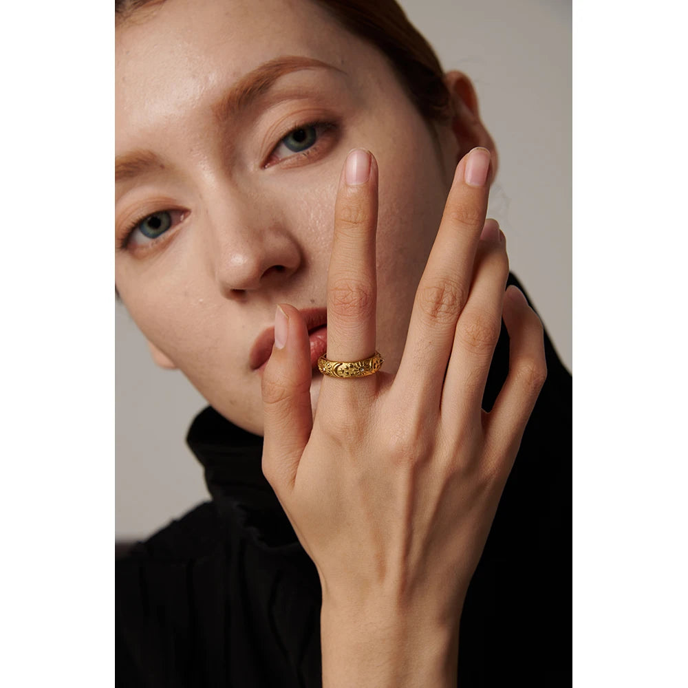 Anillo Celestial Sol, Luna y Estrella Bañado en Oro 18K